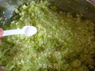 白菜三鲜水饺的做法步骤:7