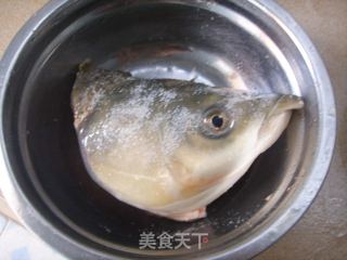 沙锅鱼头煲的做法步骤：1