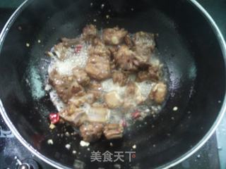 豌豆烩排骨的做法步骤：3