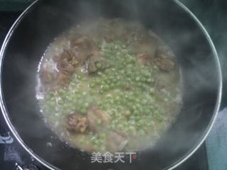 豌豆烩排骨的做法步骤：5