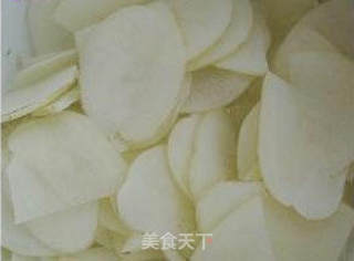 酸甜酥脆——糖醋土豆片的做法步骤:2