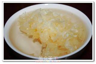 木瓜银耳莲子糖水的做法步骤:2