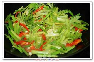 芹菜泡椒炒牛肉的做法步骤:10