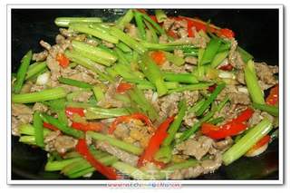 芹菜泡椒炒牛肉的做法步骤:14