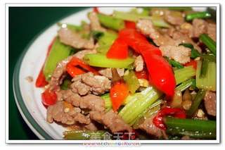 芹菜泡椒炒牛肉的做法步骤:15