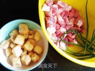 升级版油豆腐烧肉的做法步骤：1