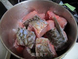 合味鲜：肉烧鱼的做法步骤：1