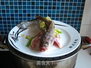清蒸鲈鱼的做法步骤:3