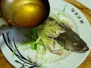 清蒸鲈鱼的做法步骤:6