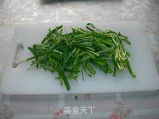 韭菜炒笔管的做法步骤：2