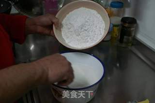 印尼特色糕点--椰汁三色糕(也称为娘惹糕)的做法步骤:2