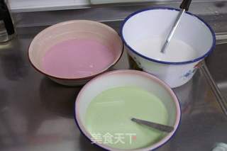 印尼特色糕点--椰汁三色糕(也称为娘惹糕)的做法步骤:3
