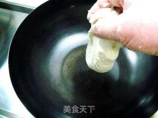除夕年夜饭新添品种“炸三丝芽菜春卷”的做法步骤：3
