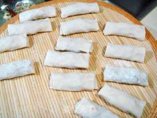 除夕年夜饭新添品种“炸三丝芽菜春卷”的做法步骤：7