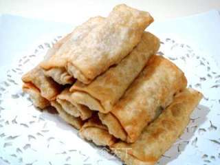 除夕年夜饭新添品种“炸三丝芽菜春卷”的做法步骤：9