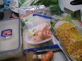 阳光晚餐——五彩虾仁焗饭的做法步骤：1