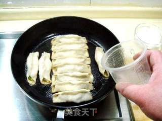 京城话美食，地道北京味儿“锅贴”的做法步骤：12