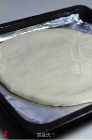 卤肉鱿鱼比萨的做法步骤:4