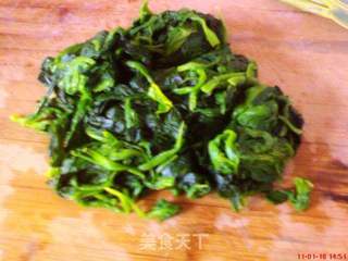 菠菜鸡蛋素水饺的做法步骤：2