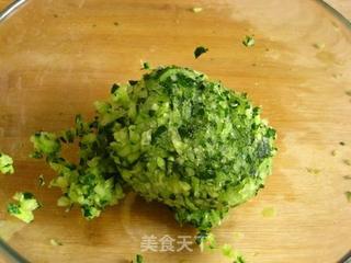 黄瓜三鲜水饺的做法步骤:3