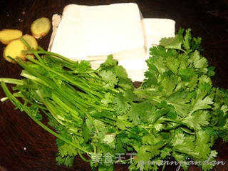跳跳鱼香菜豆腐汤的做法步骤:2