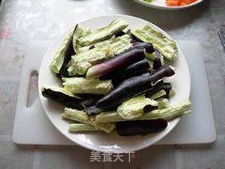 尖椒炒茄子的做法步骤：2