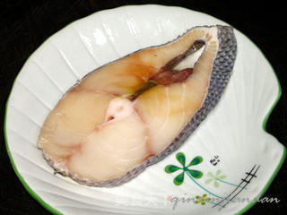 银鳕鱼西兰花沙拉的做法步骤：1