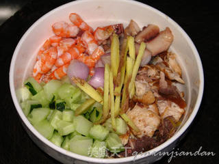 海鲜炒饭--剩饭利用的做法步骤:2