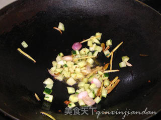 海鲜炒饭--剩饭利用的做法步骤:3