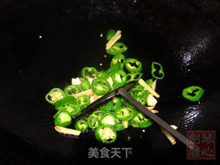非常美食--韭菜炒蚕蛹的做法步骤:4