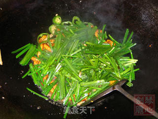 非常美食--韭菜炒蚕蛹的做法步骤:6