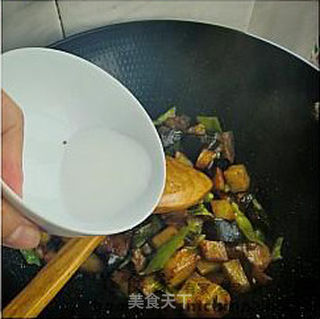 经典的东北家常菜----地三鲜的做法步骤:8