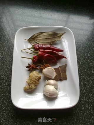 【黑笋红烧肉】的做法步骤：3