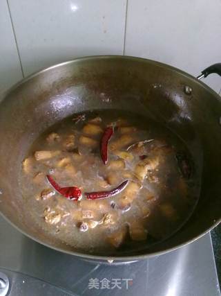 【黑笋红烧肉】的做法步骤：7