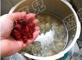 银耳炖鹌鹑蛋的做法步骤:5