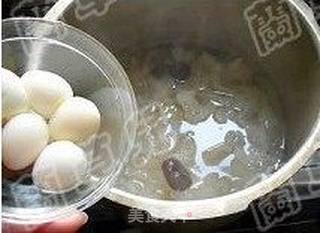 银耳炖鹌鹑蛋的做法步骤:7