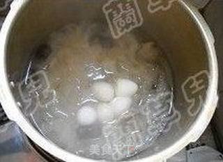 银耳炖鹌鹑蛋的做法步骤:8