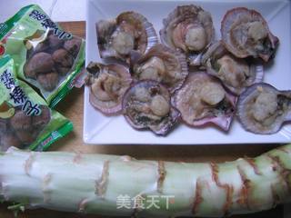 榛仁扇贝炒莴笋的做法步骤：1