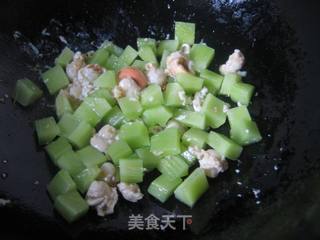 榛仁扇贝炒莴笋的做法步骤：5