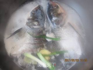剁椒鱼头的做法步骤:2