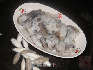 姜葱墨鱼仔的做法步骤:2
