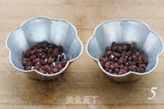 剩蛋白的完美解决方案--红豆蒸糕的做法步骤:5