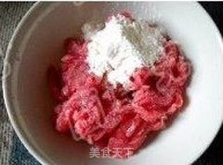 泡菜西芹牛柳的做法步骤:2