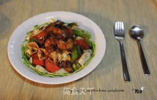 回锅肉盖浇蝴蝶面的做法步骤:12