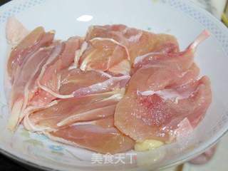 菠萝鸡的做法步骤：1