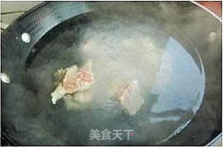 山药胡萝卜排骨汤的做法步骤:2