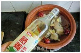 浓香猪蹄花生煲的做法步骤:5