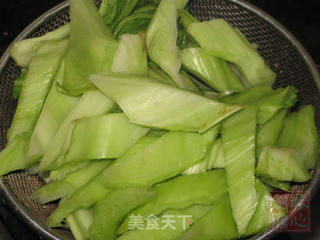【美丽我做主】--腊肠炒猪乸菜的做法步骤:2