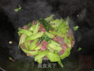 【美丽我做主】--腊肠炒猪乸菜的做法步骤:5
