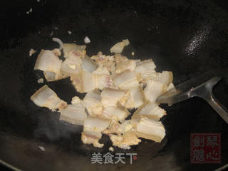 咸肉炒黑豆芽的做法步骤:4